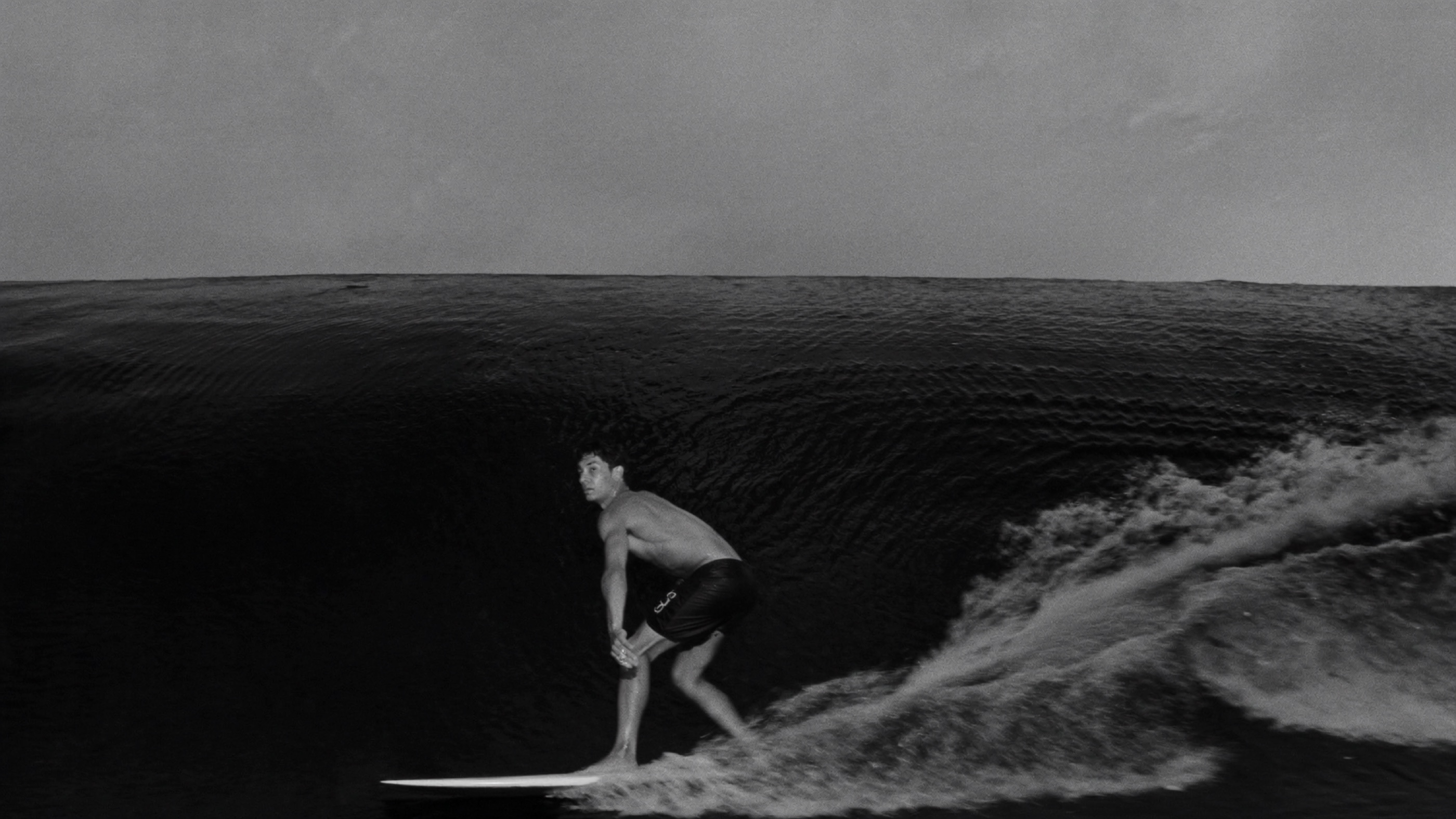 Surf preto-e-branco · trim line