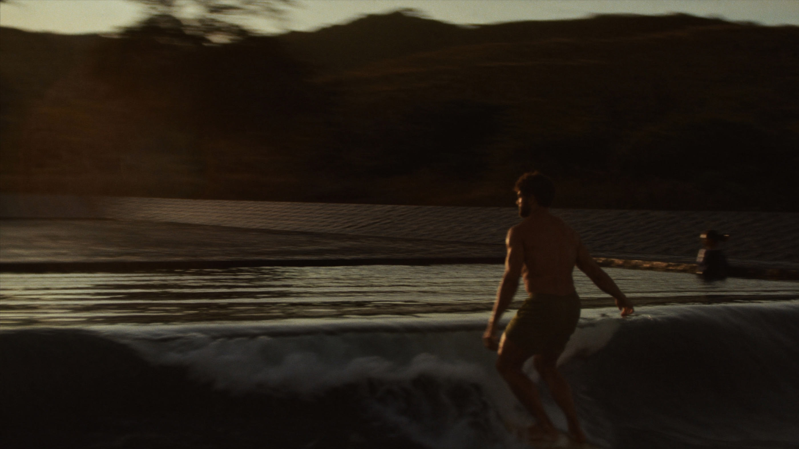 Surfista na piscina · wavegarden em ação